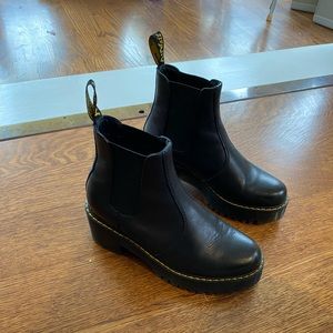 DR. MARTENS PLATFORM CHELSEA BOOTS Women
